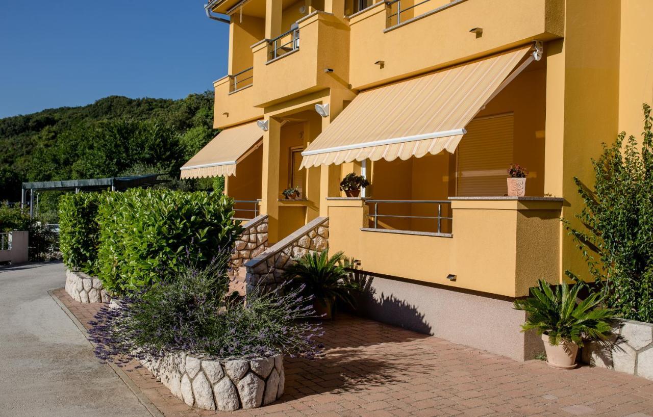 Apartments Silvana In Kampor Exterior photo