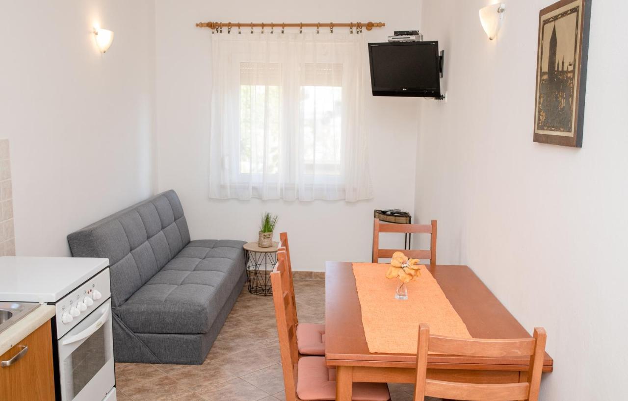 Apartments Silvana In Kampor Exterior photo