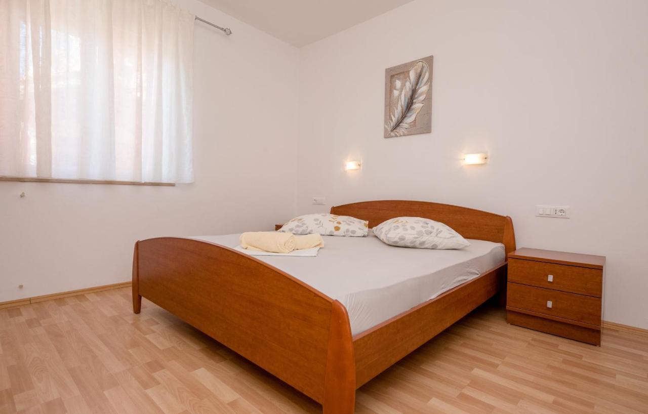 Apartments Silvana In Kampor Exterior photo