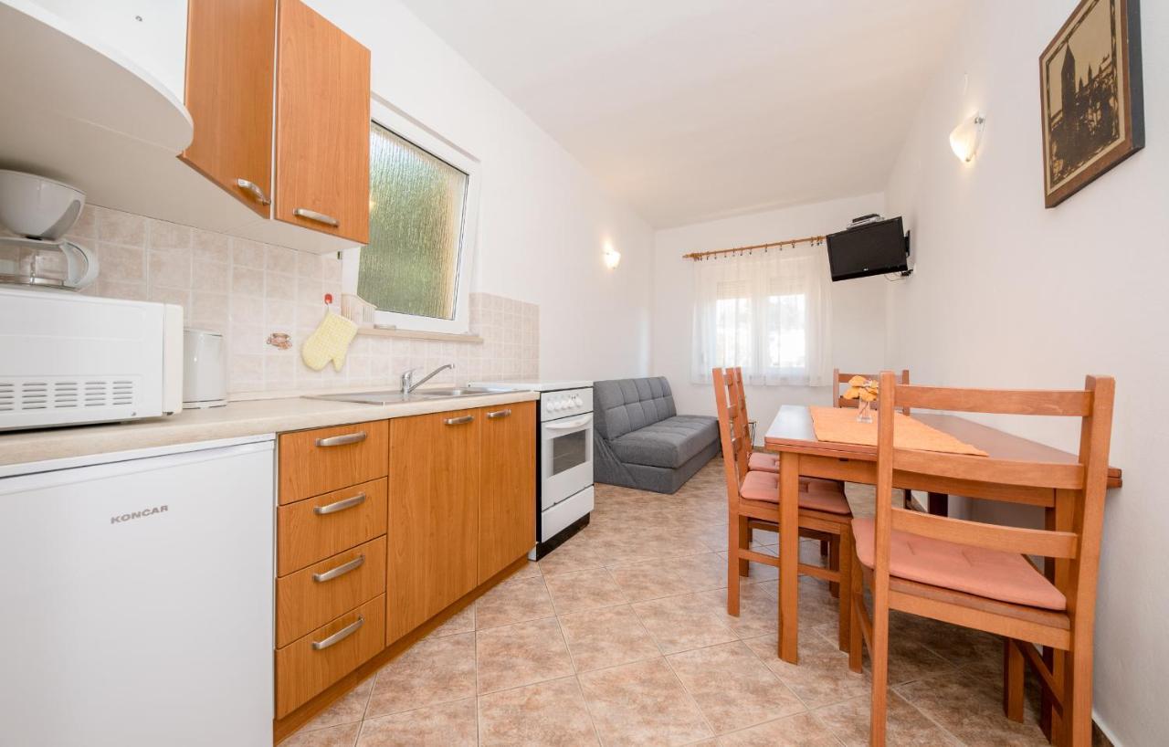 Apartments Silvana In Kampor Exterior photo